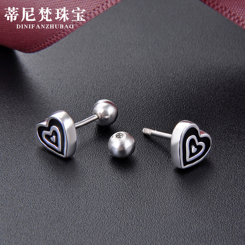 S925 plata esterlina negro precioso Stud pendientes para mujeres verano simple estilo frío nicho diseño pequeña joyería de plata melocotón corazón pendientes