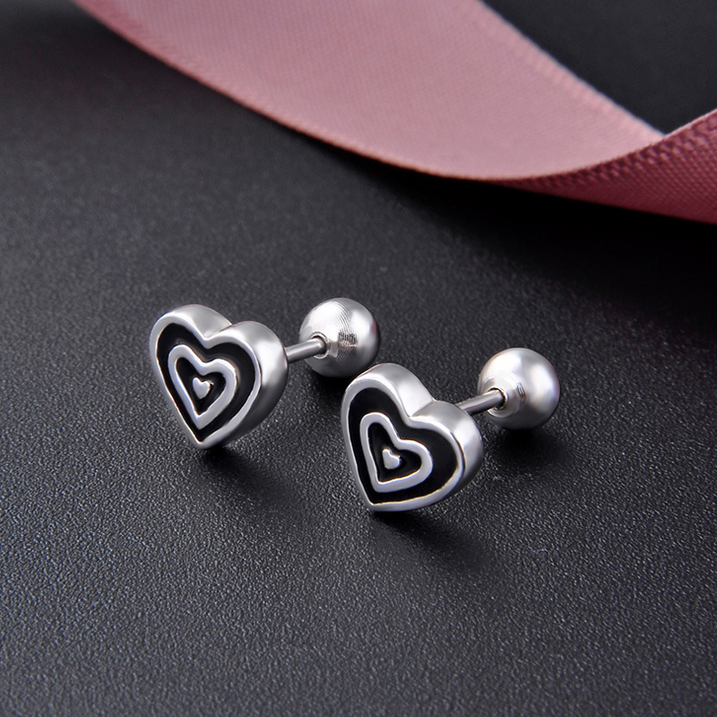 S925 plata esterlina negro precioso Stud pendientes para mujeres verano simple estilo frío nicho diseño pequeña joyería de plata melocotón corazón pendientes