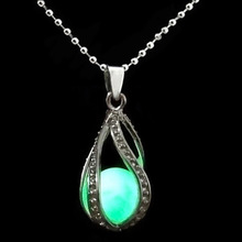 外贸爆款DIY镂空螺旋状水滴发光项链 夜光珠美人鱼吊坠饰品批发