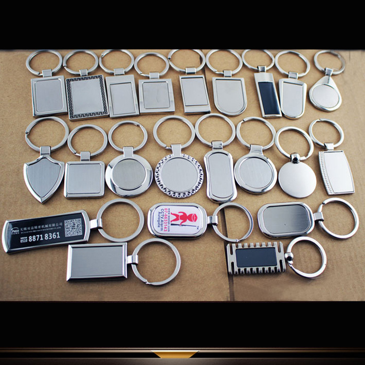 Los fabricantes venden etiquetas adhesivas para llaveros de aleación de zinc, etiquetas láser de metal epoxi, regalos navideños