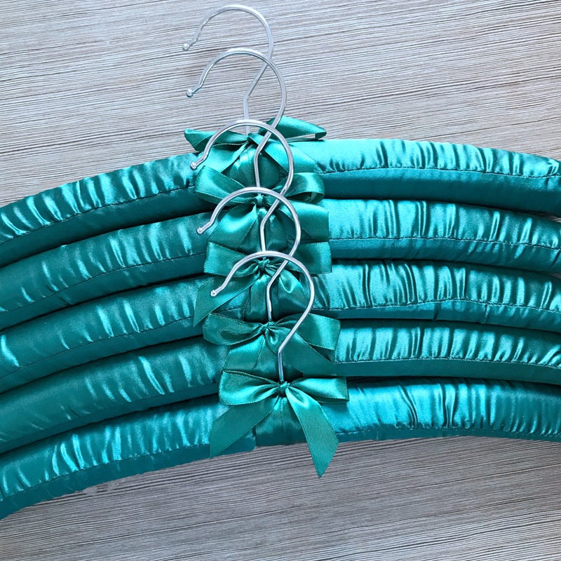 Percha de tela de seda tela percha esponja percha Home Hotel ropa suspensión fábrica al por mayor