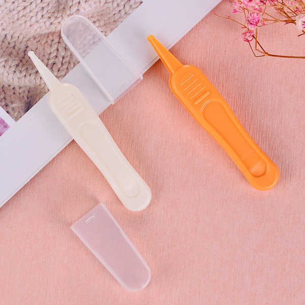 Children's medical hygienic tweezers for nose