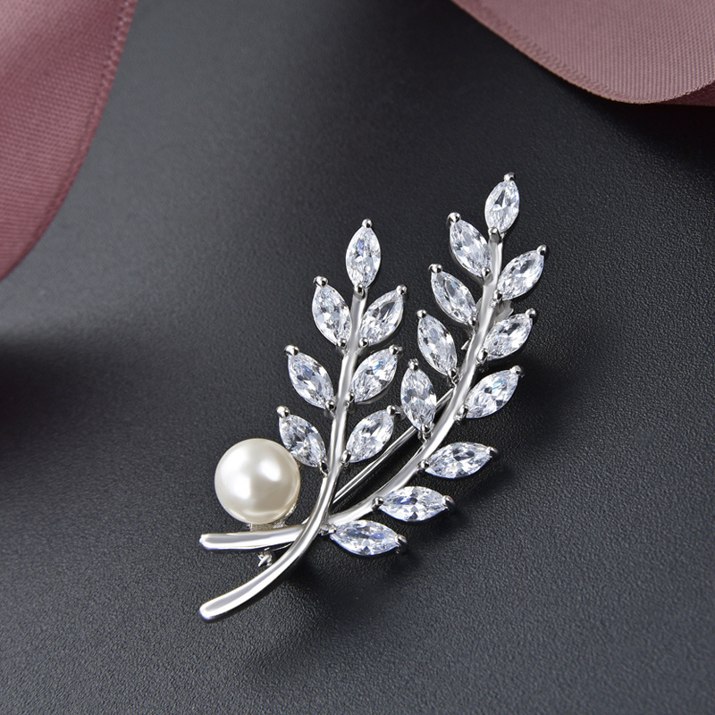 S925 broche de hoja de plata esterlina de gama alta de las mujeres exquisito traje suéter pin accesorios diseño sentido nicho temperamento ramillete