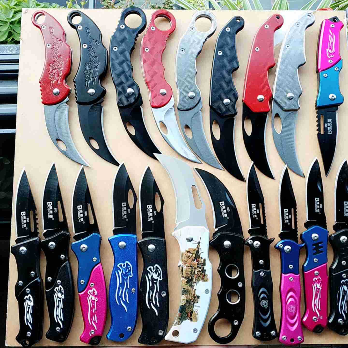 精品户外折叠水果刀防身刀十元店配货多款盒装混装车标爆款小刀