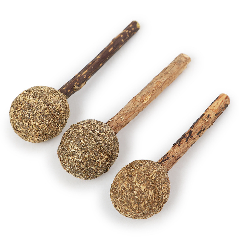 Spot al por mayor Pipi Amoy Bola de pelaje Palillo de limpieza de dientes de gato 1 paquete de juguetes naturales Piruleta de polygonum de madera de menta de gato