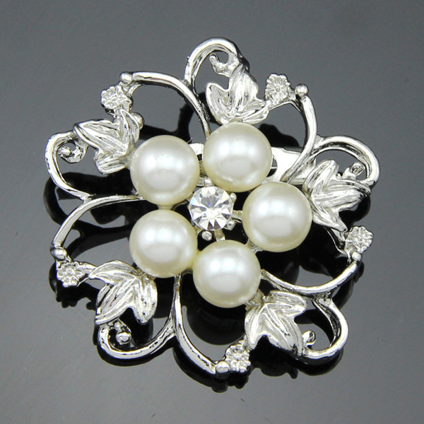 Danrun brooch clothing wholesale Korean popular alloy rhinestone pearl brooch clothing wholesale