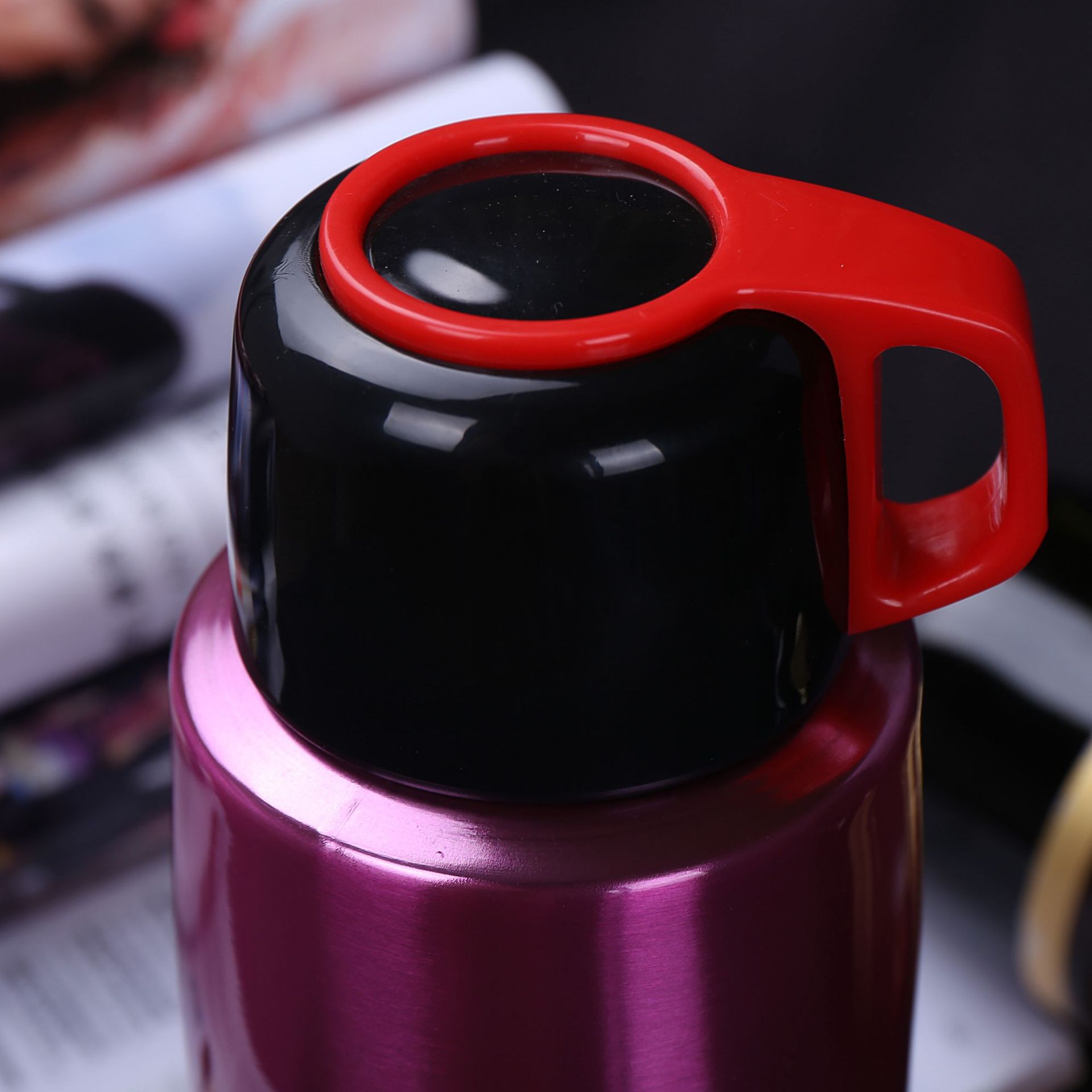 Nuevo aislamiento al vacío de doble tapa creativa moda taza de agua de acero inoxidable regalo de negocios olla de aislamiento de una sola pieza de entrega