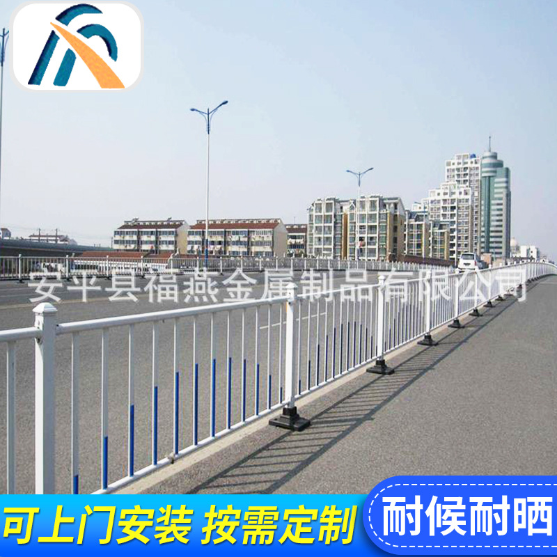 厂家供应市政护栏网锌钢草坪小区道路移动基坑车间隔离护栏网围网