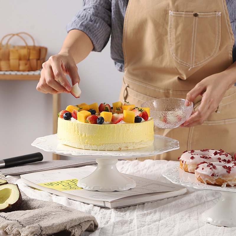 Transfronterizo de estilo europeo vajilla de cerámica Placa de pastel de cumpleaños plato de fruta en relieve postre Copa placa bandeja pastel soporte