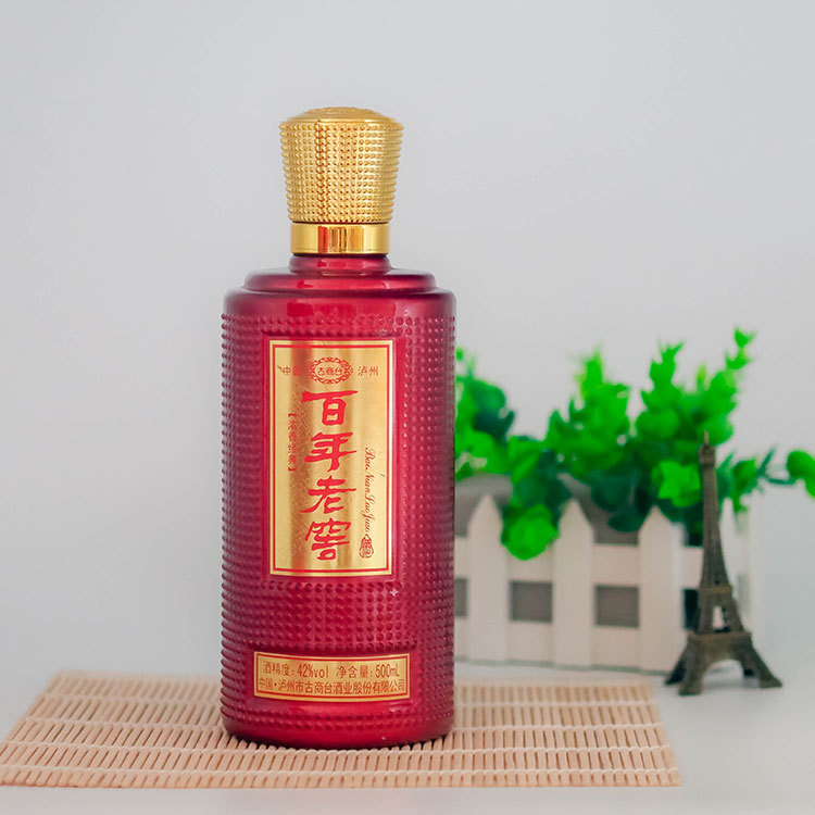 供应红色喷涂瓶一斤装白酒玻璃瓶烤花瓶内容可制作 郓城彩色瓶