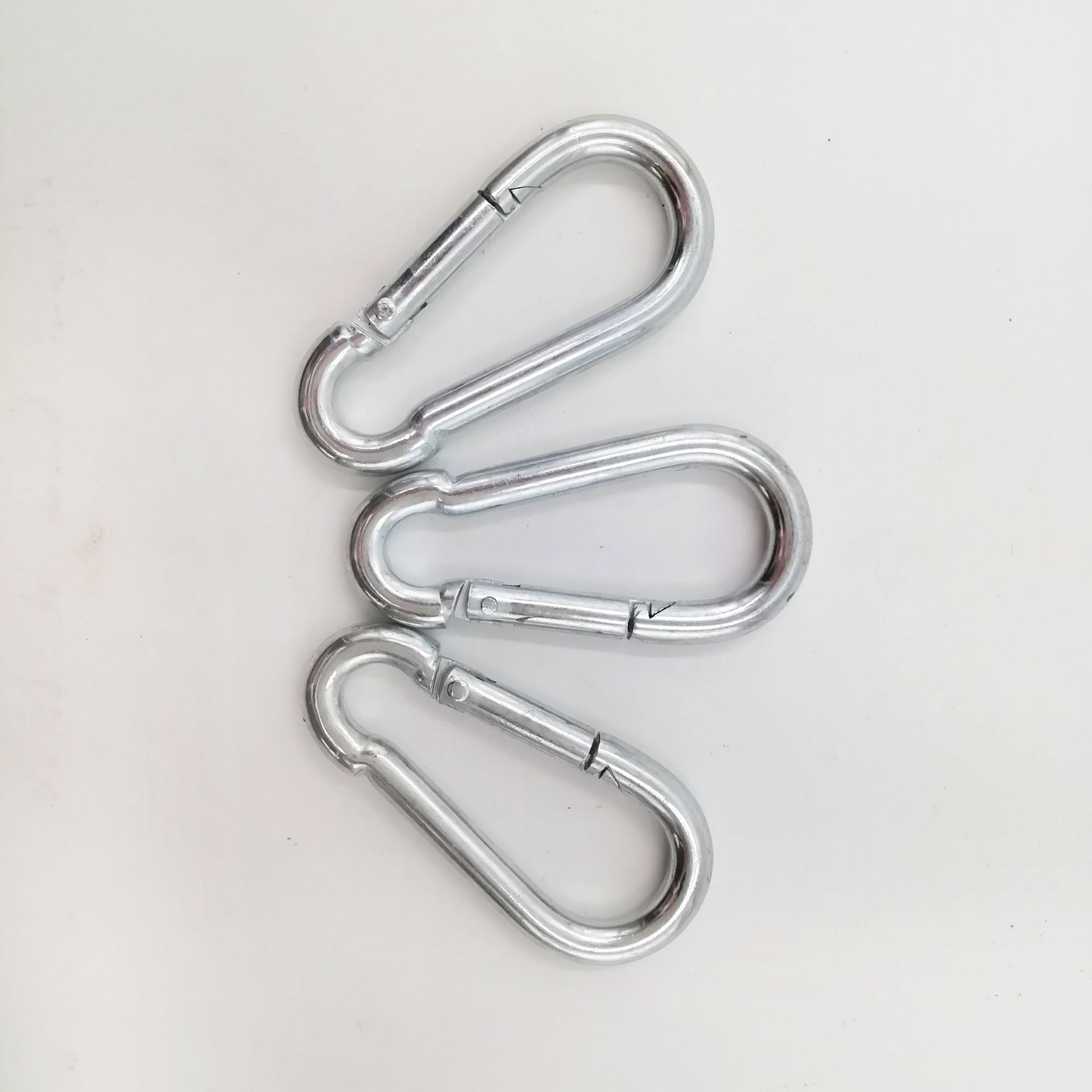 电镀锌普通弹簧钩钢丝绳链接扣五金快挂弹簧钩登山链条五金配件