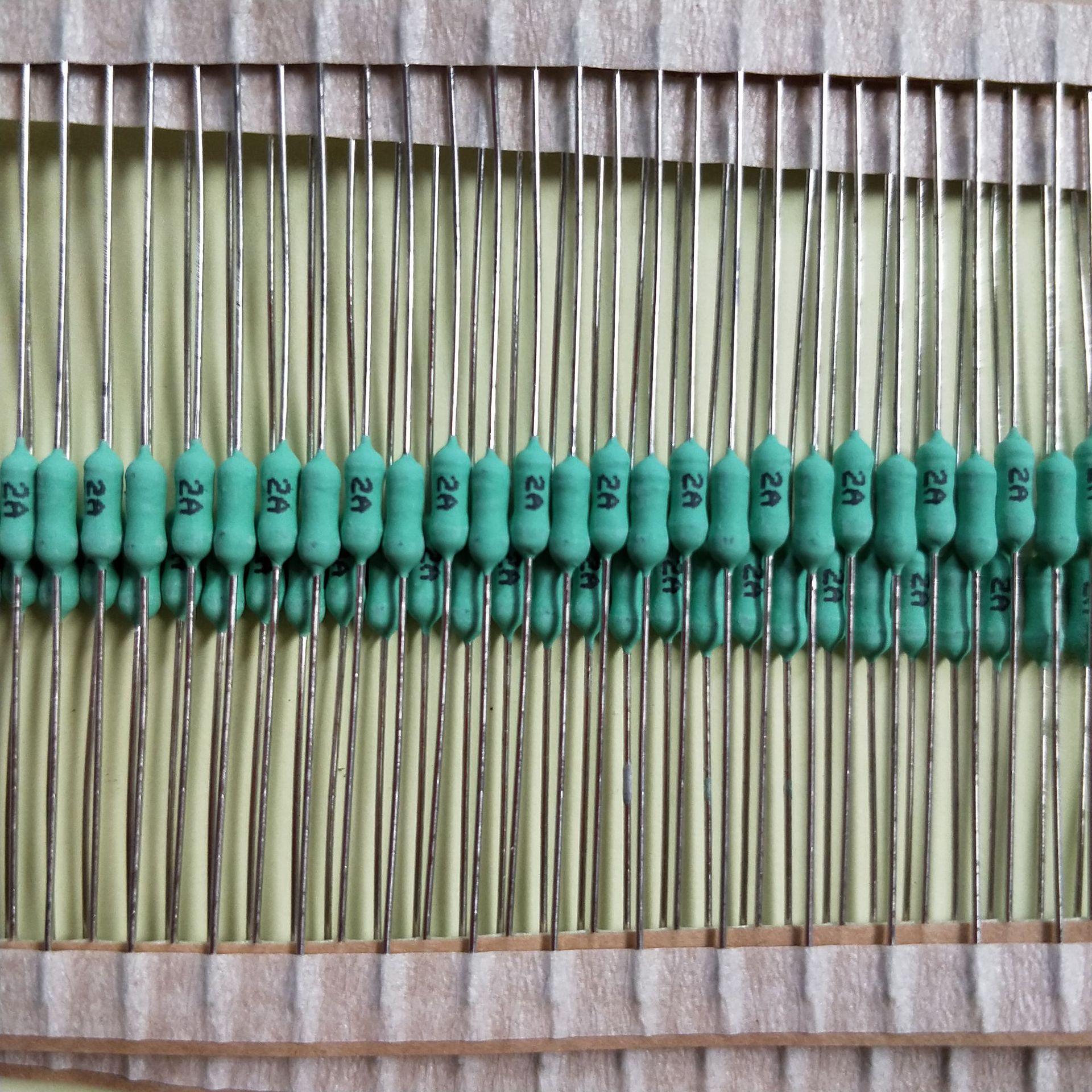 保险丝2.4*7MM 数码微缓冲保险丝1A/2A/3A/250V 编带型优质产品