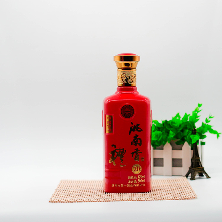 制作高白料喷涂玻璃瓶 一斤装红色喷涂白酒瓶 内容支持制作玻璃瓶