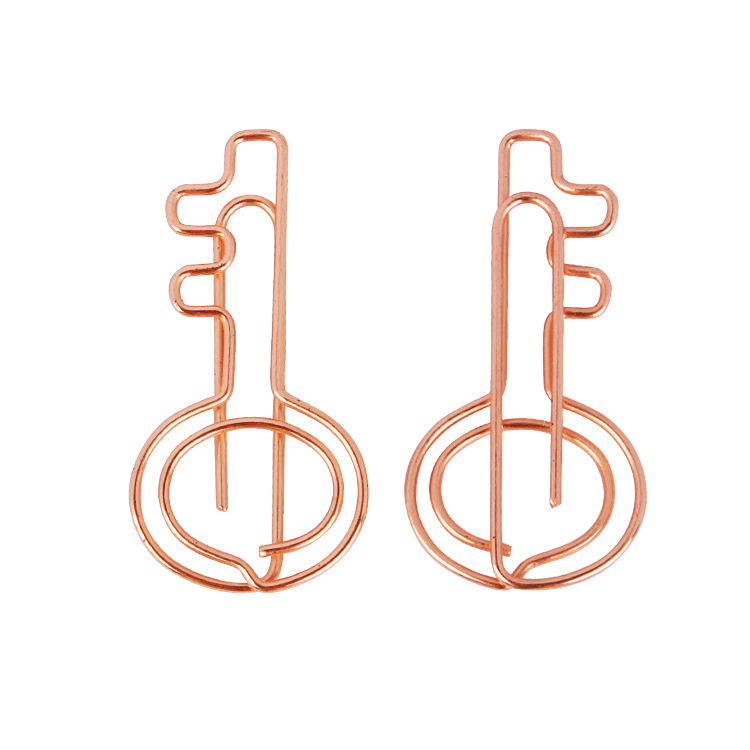 Fábrica al por mayor de metal simple chapado en oro rosa clip de papel a granel oro clave forma clip de papel en forma