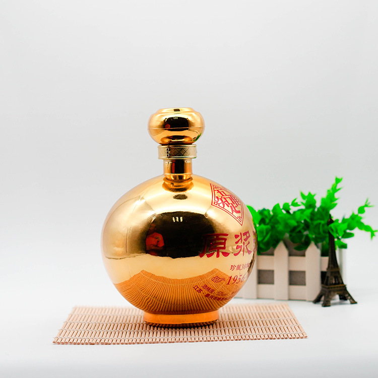 制作高白料三斤装白酒瓶瓶身镀金烤红字可制作或批量生产郓城酒瓶