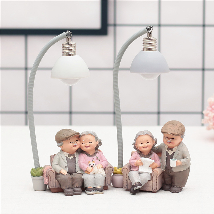 Love to accompany leisurely old man and old woman nightlight to make cakes, wash feet and play guitar resin decorations home decorations Love to accompany leisurely old man and old woman nightlight to make cakes, wash feet and play guitar resin decorations home decorations