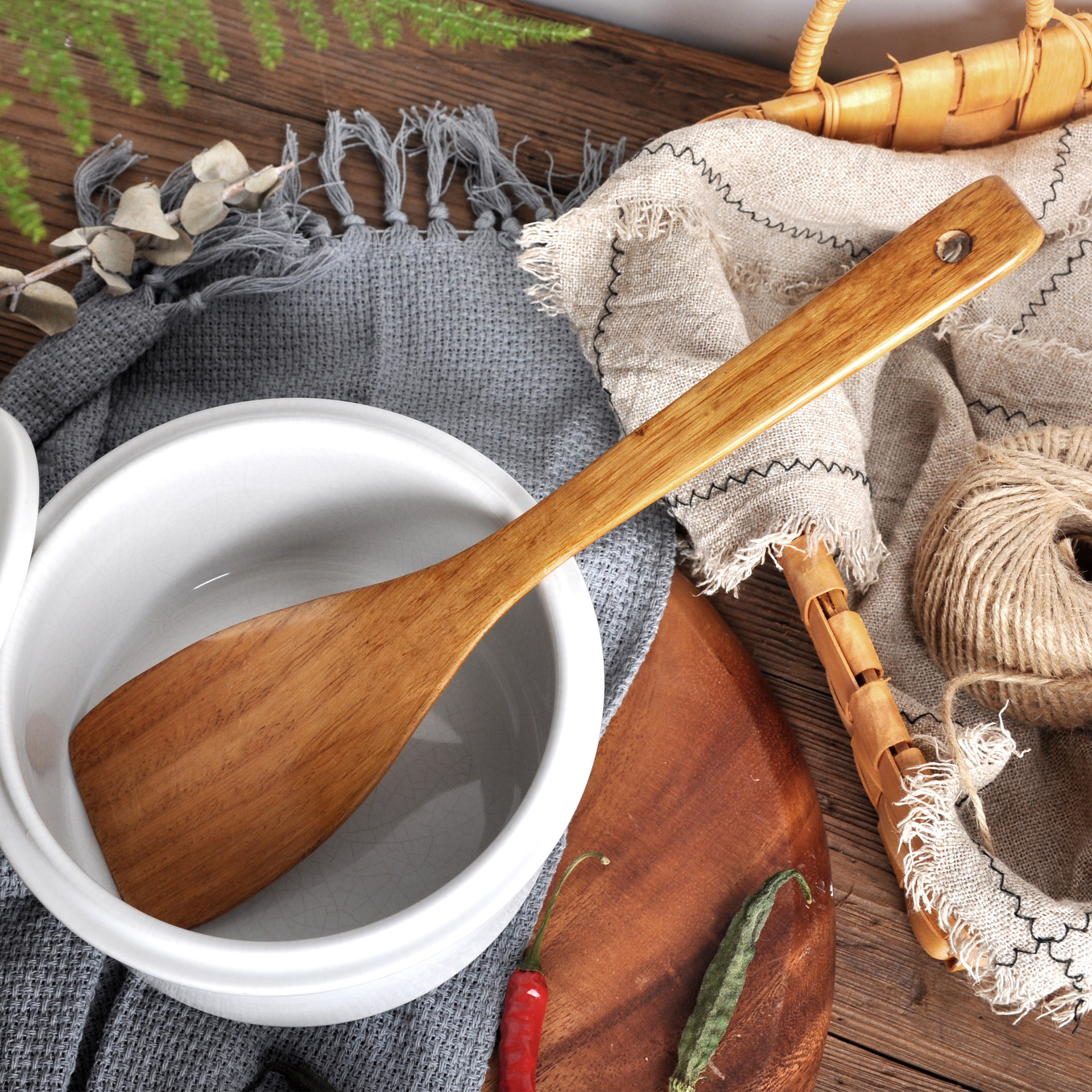 Ventas directas de la fábrica natural vajilla de madera vieja corwood pala recta sartén antiadherente con mango largo pala de madera al por mayor