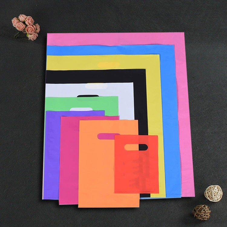 В наличии PE одежда сумка может напечатать логотип подарок портативный пластиковый мешок для покупок оптом плоский рот сумка