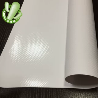 广州批发零售刀刮布无网内打灯布耐刮抗风高强高清喷绘灯箱布UV
