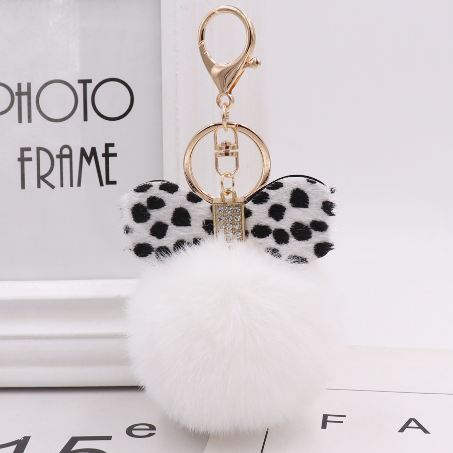 흰 표범 + 흰색 1 개