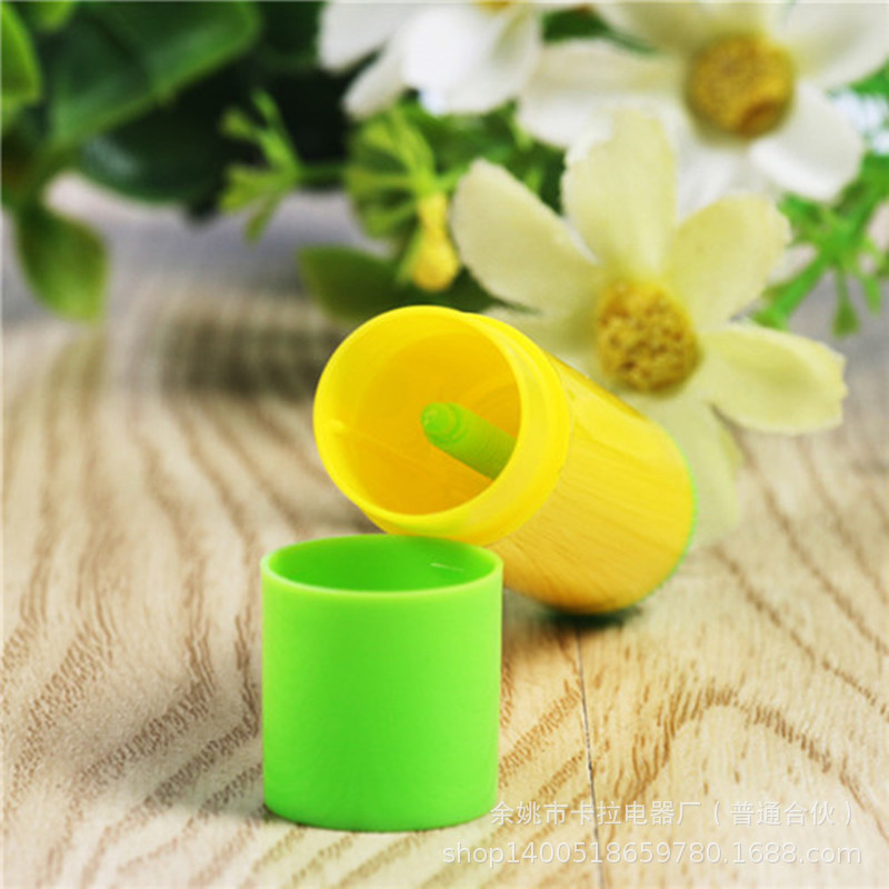 Venta caliente lápiz labial tubo de material de embalaje de plástico color redondo giratorio niños lápiz labial tubo vacío 5G ventas directas de la fábrica