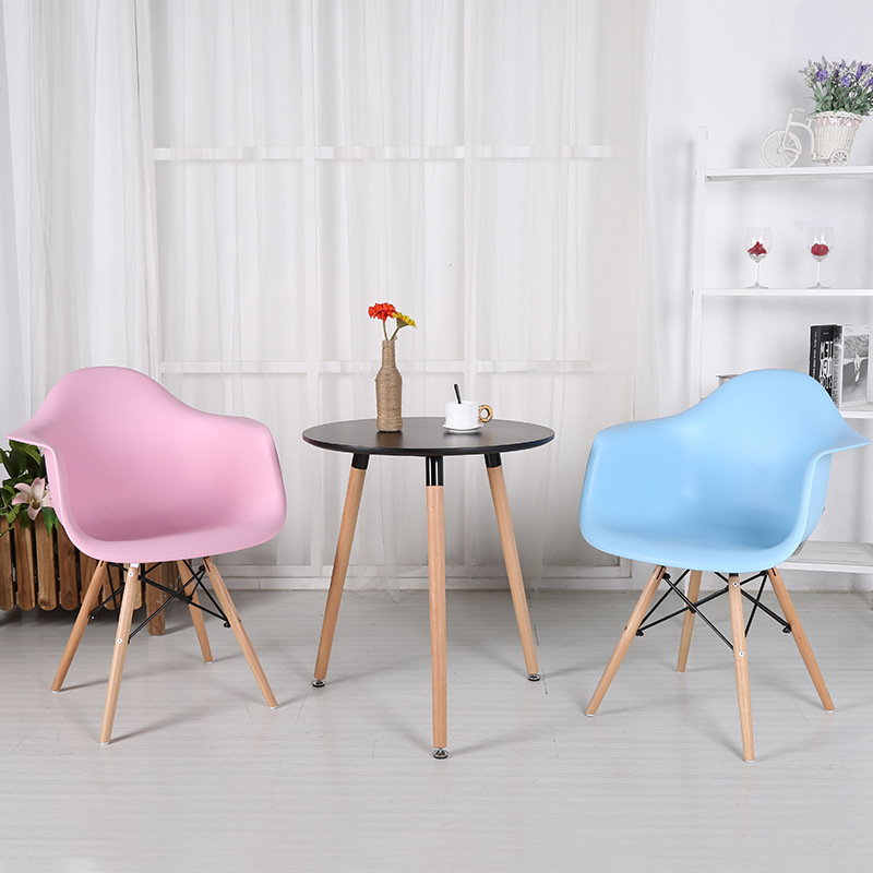 Multi-color respaldo simple nórdico plástico moda ocio silla post-moderno creativo respaldo reposabrazos Silla de comedor