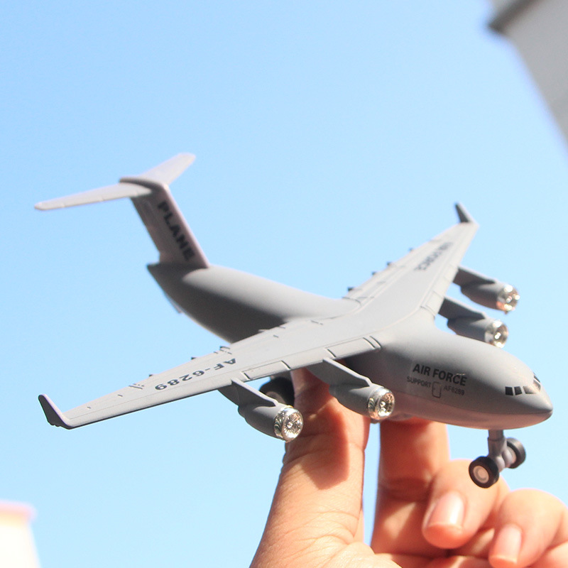 Nuevo C17 aviones de transporte militar modelo de aleación Tire hacia atrás aviones de juguete para niños pastel creativo decoración de la joyería al por mayor