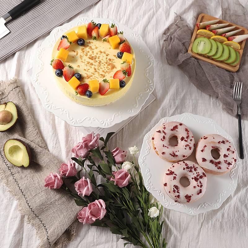 Transfronterizo de estilo europeo vajilla de cerámica Placa de pastel de cumpleaños plato de fruta en relieve postre Copa placa bandeja pastel soporte