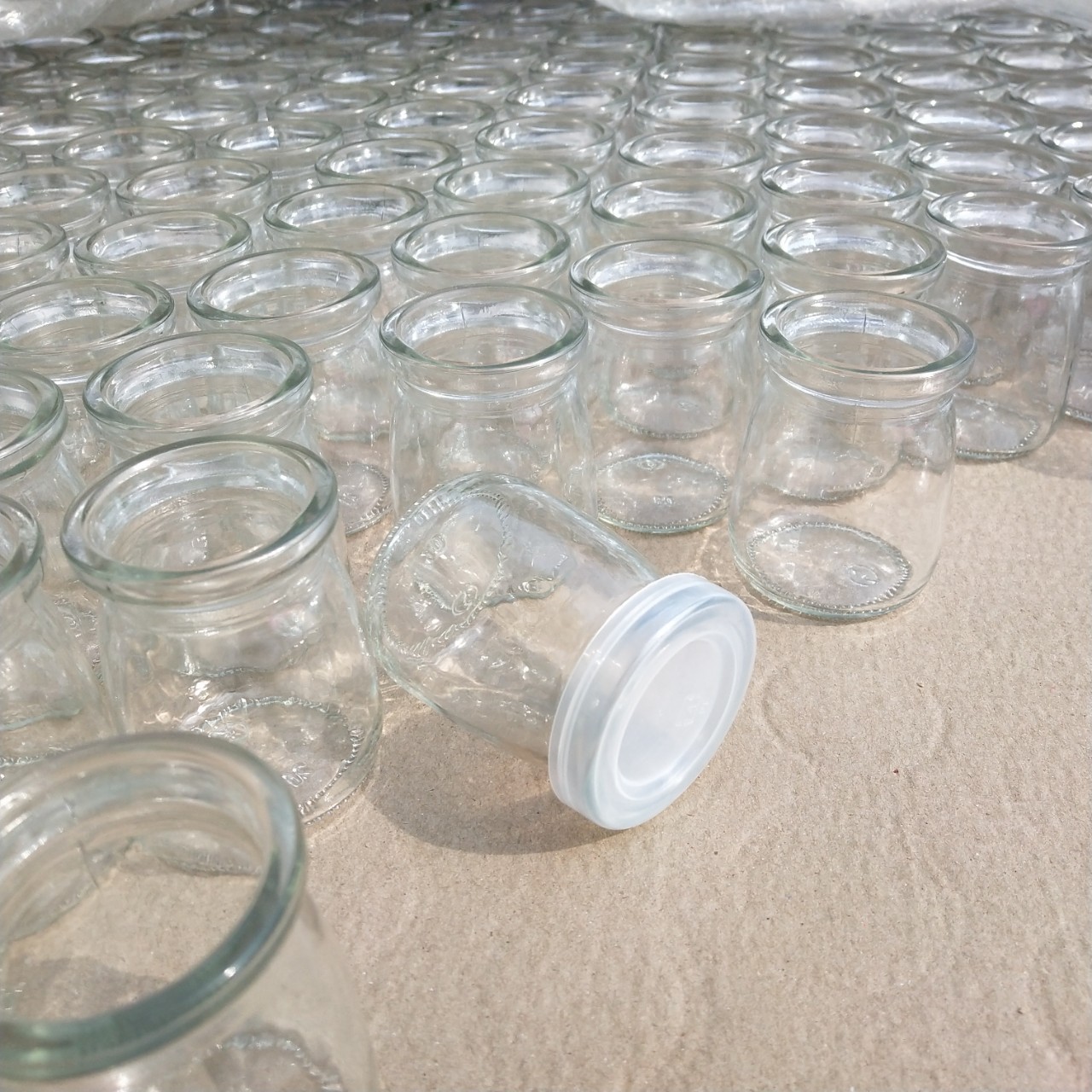 Venta al por mayor de botellas de vidrio para yogur y pudín, moldes para hornear, vasos de pudín espesados, 150ml, 200ml, 100ml.