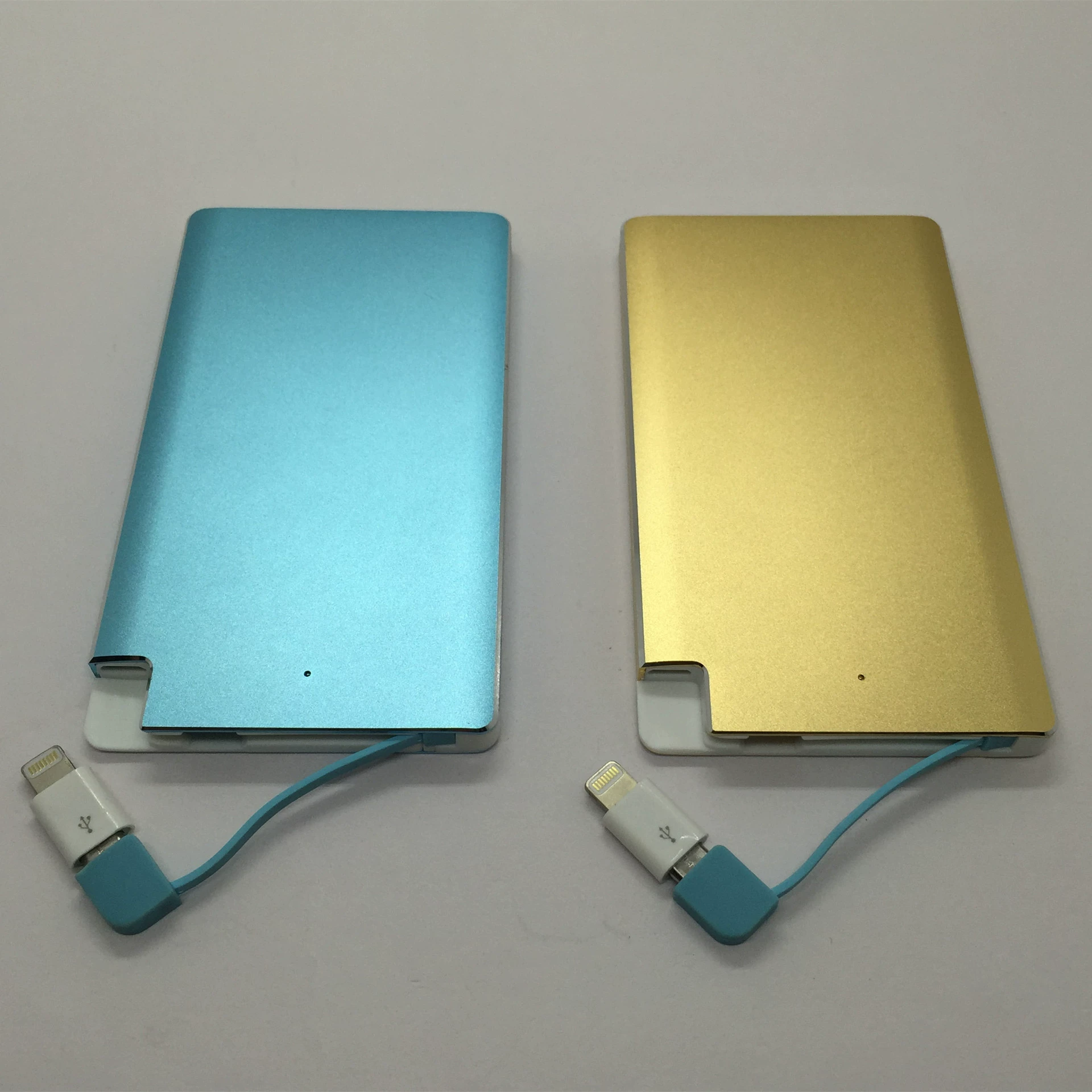 Оптовая Продажа с фабрики Металлическая большая карта Мобильная мощность гнездования 4000 мА подарок алюминиевый сплав зарядка гнездо сокровищ