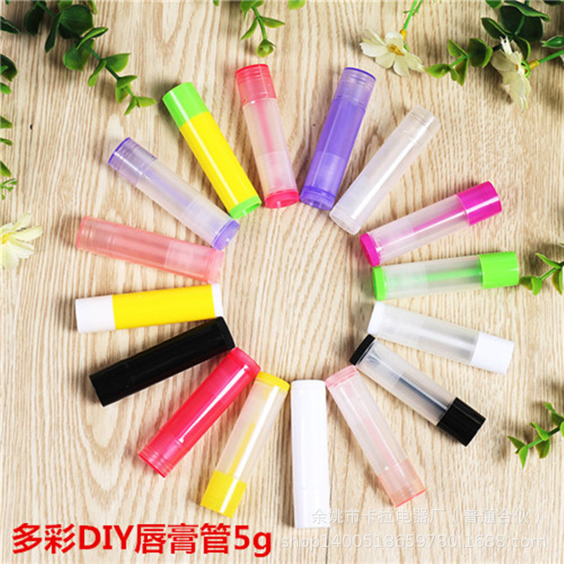 Venta caliente lápiz labial tubo de material de embalaje de plástico color redondo giratorio niños lápiz labial tubo vacío 5G ventas directas de la fábrica