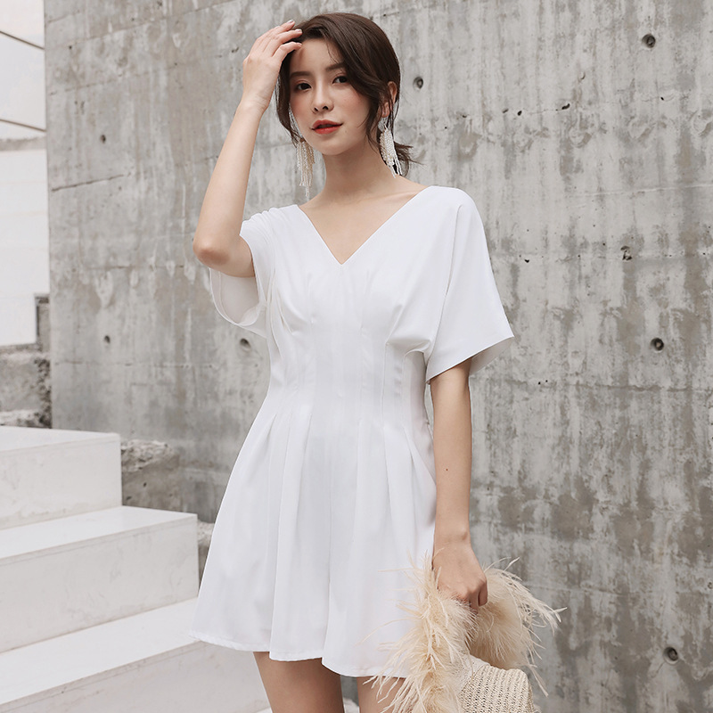 Spring and summer new fashion socialite temperament white pleated sexy V-neck casual one-piece shorts 5711
