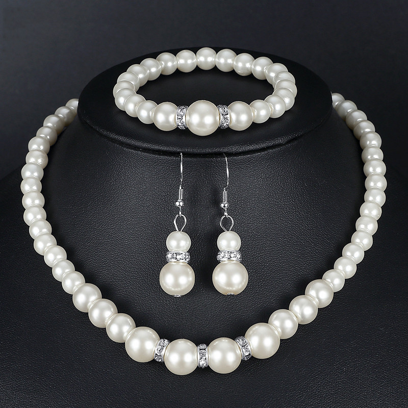 Fashionable necklace from pearl