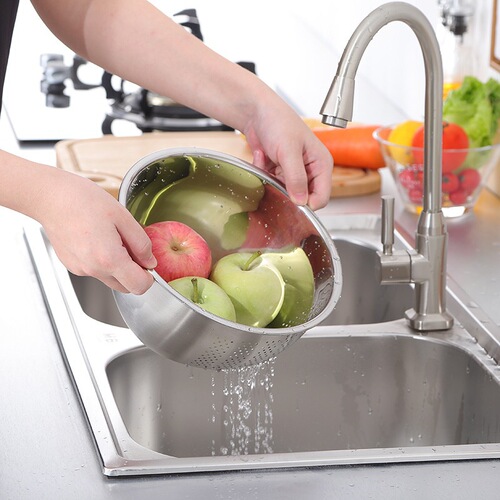 European 304 stainless steel rice sieve vegetable basin thick rice washing basin rice washing basket fruit bowl dense hole drainage basin gold