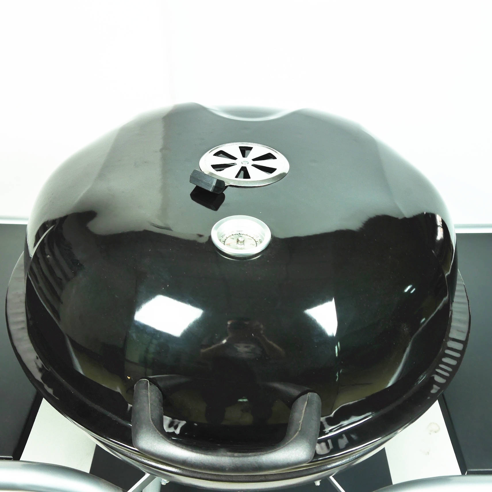 Trolley Push-Pull Basketball Hob Tabletop Multi-función con ruedas Parrilla de barbacoa 22,5 pulgadas Horno de carbón redondo BBQ