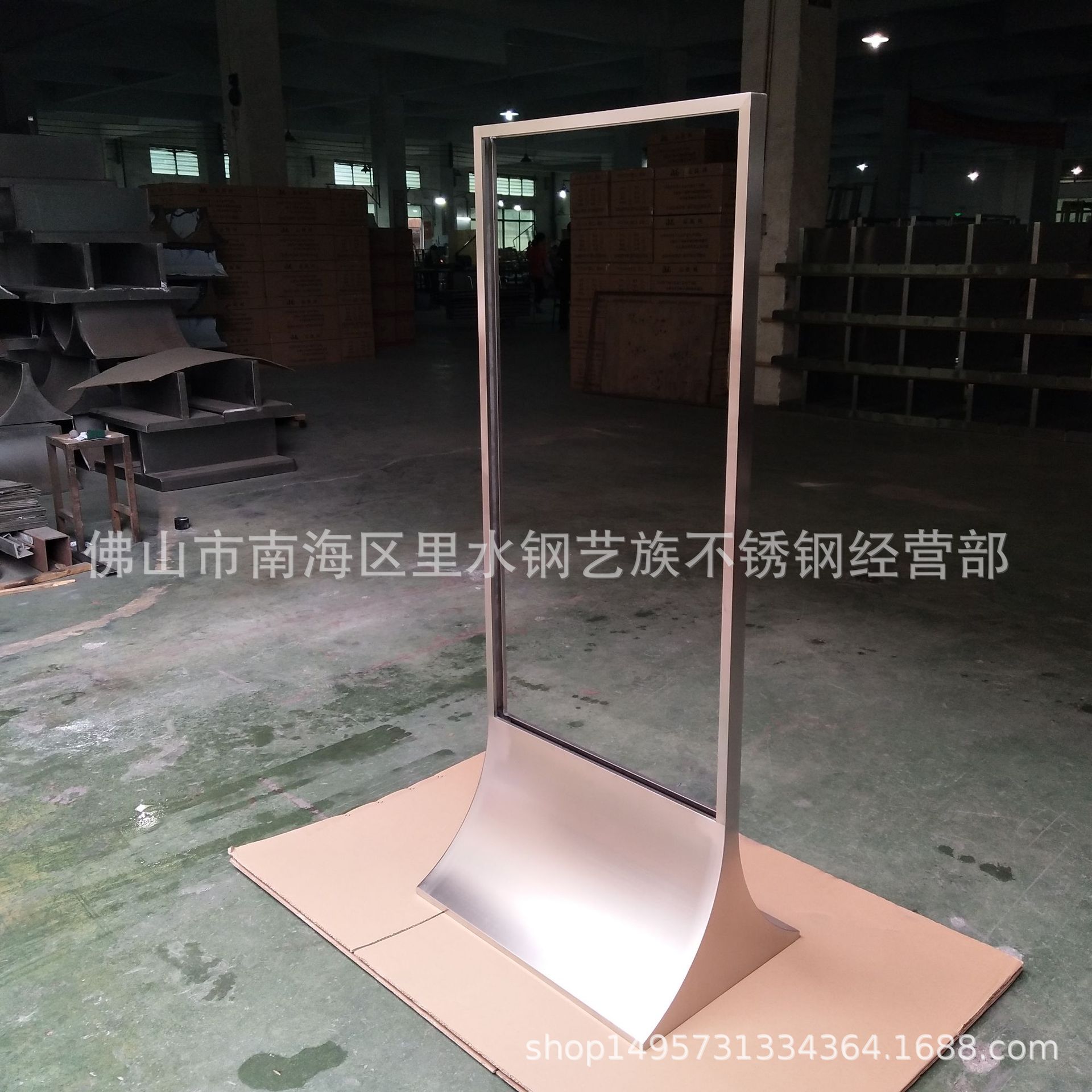 不锈钢广告底座批发 工厂批发钢化玻璃展示立牌 一手批发量大价优