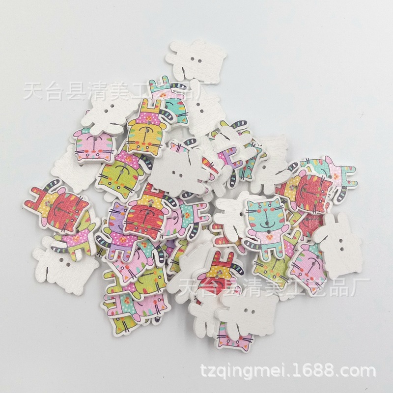 23*27mm blanco fondo de dibujos animados abrazo gato botón de madera impreso de madera botón de gato de color 50 por paquete