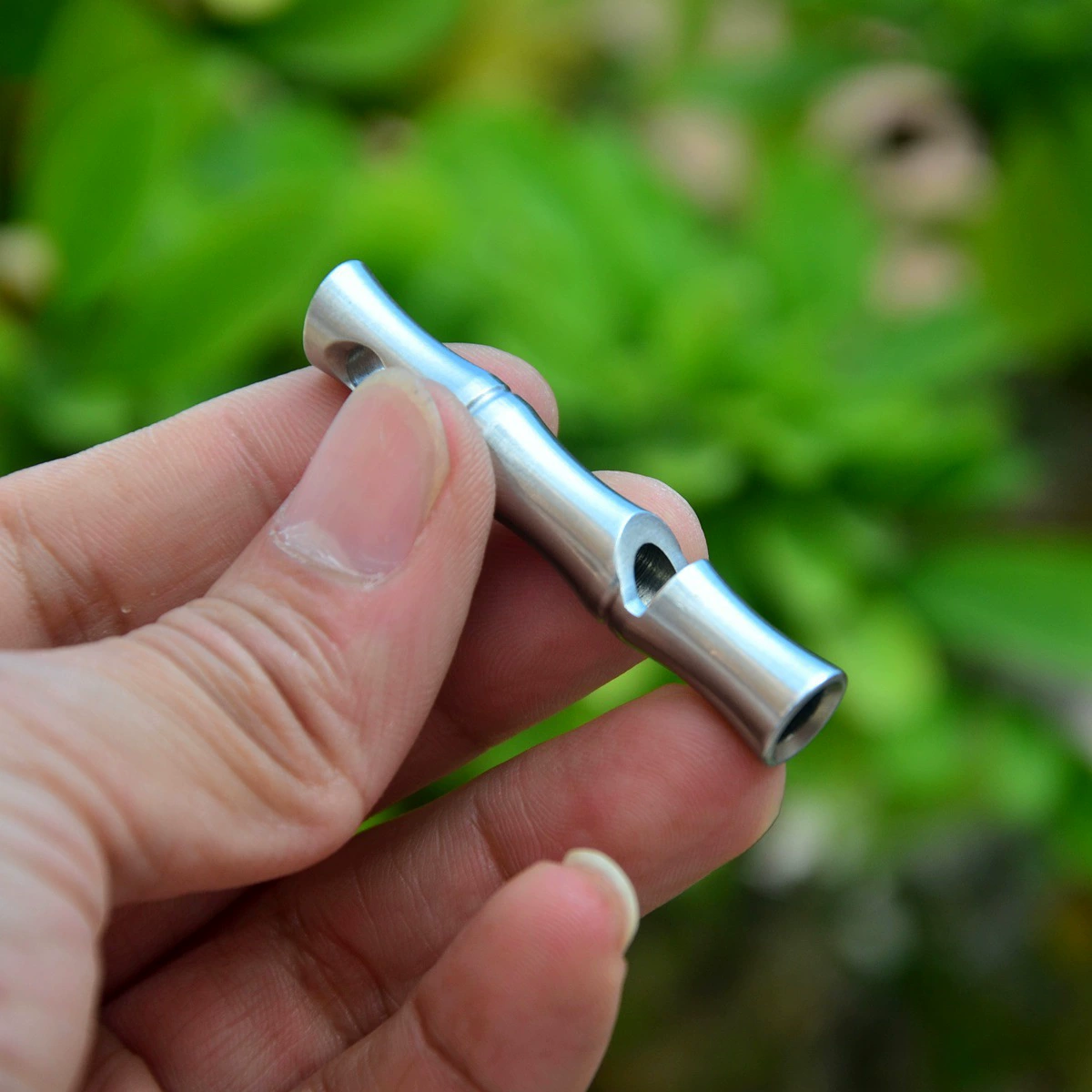 Изысканный резной нержавеющей стали изысканный бамбуковый свисток наружного землетрясения