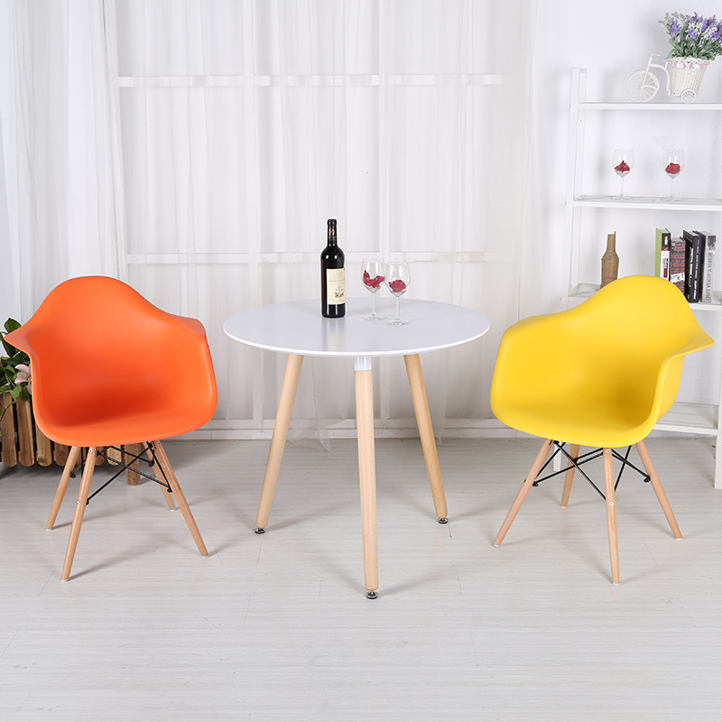 Multi-color respaldo simple nórdico plástico moda ocio silla post-moderno creativo respaldo reposabrazos Silla de comedor