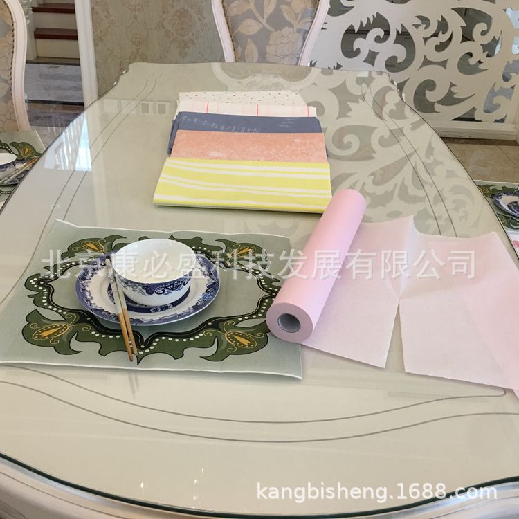 厂家直销一次性桌布餐桌垫一次性纸桌布野餐垫无纺布餐垫派对批发