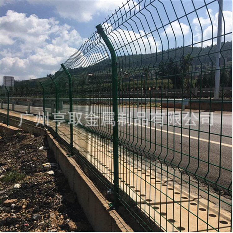 各种规格尺寸公路护栏网 异型护栏 高速公路铁路护栏价格优惠