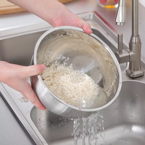 European 304 stainless steel rice sieve vegetable basin thick rice washing basin rice washing basket fruit bowl dense hole drainage basin gold