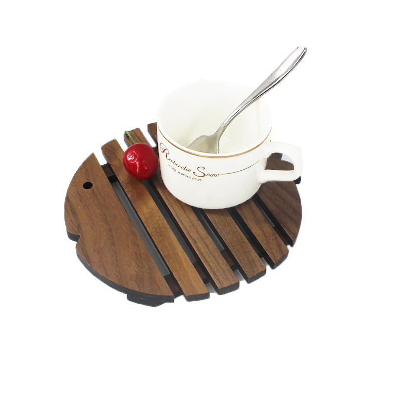 Estilo japonés creativo en forma de pez mantel de madera de nogal negro de madera maciza estera de aislamiento anti-escaldado mantel estera de la olla letras