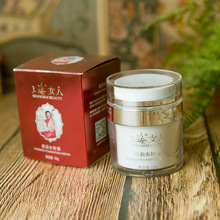 �Ϻ�Ů��õ�峿¶�坙ˮ��˪�۵�Һbb˪