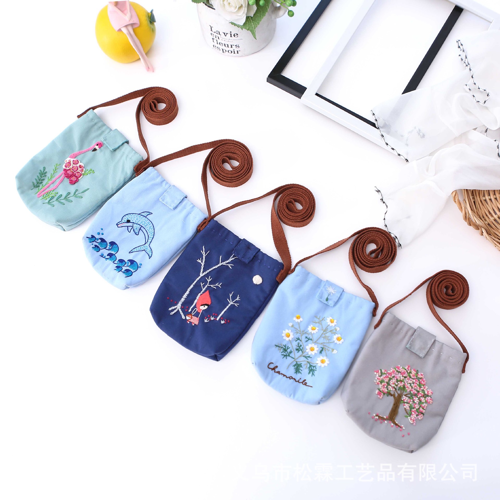 Directo de fábrica pequeña bolsa de hombro bordado Europeo material hecho a mano bolsa hecha a mano bricolaje kit de herramientas de costura de tela