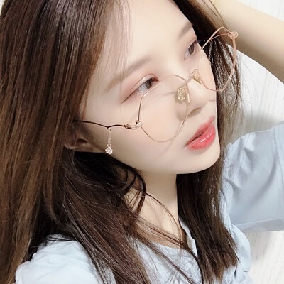 Polygonal Irregular Plain Glasses for Women with Metal Frames, Personalized Chain Pendant Decoration, Plain Makeup Style, Suitable for Prescription Lenses