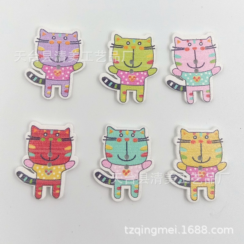 23*27mm blanco fondo de dibujos animados abrazo gato botón de madera impreso de madera botón de gato de color 50 por paquete