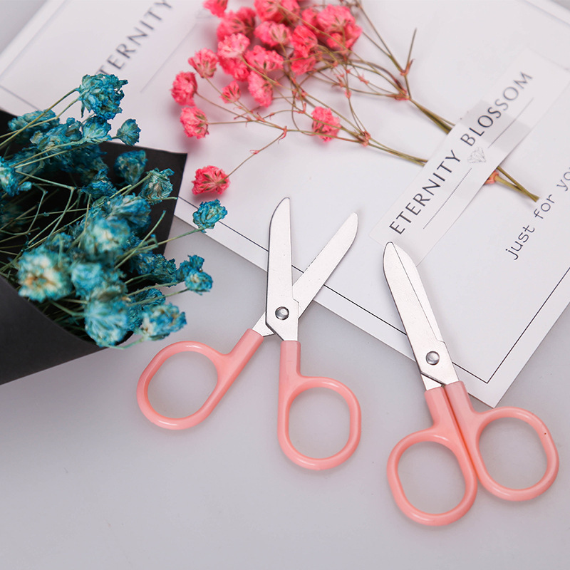 Tijeras pequeñas para niños al por mayor de la fábrica tijeras de corte de hilo tijeras para bebés tijeras pequeñas hechas a mano de seguridad de plástico recto para niños