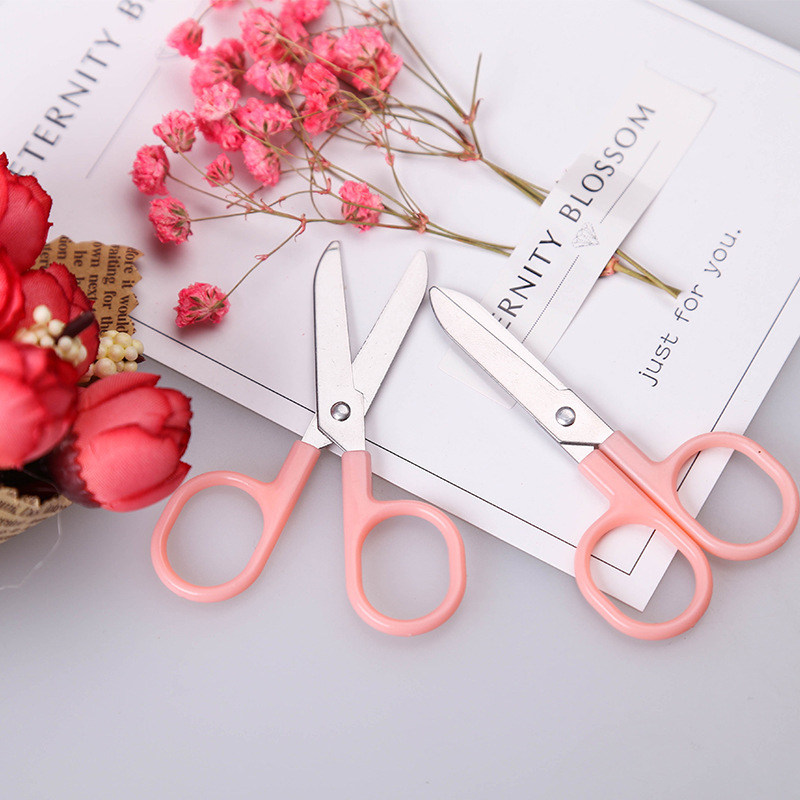 Tijeras pequeñas para niños al por mayor de la fábrica tijeras de corte de hilo tijeras para bebés tijeras pequeñas hechas a mano de seguridad de plástico recto para niños