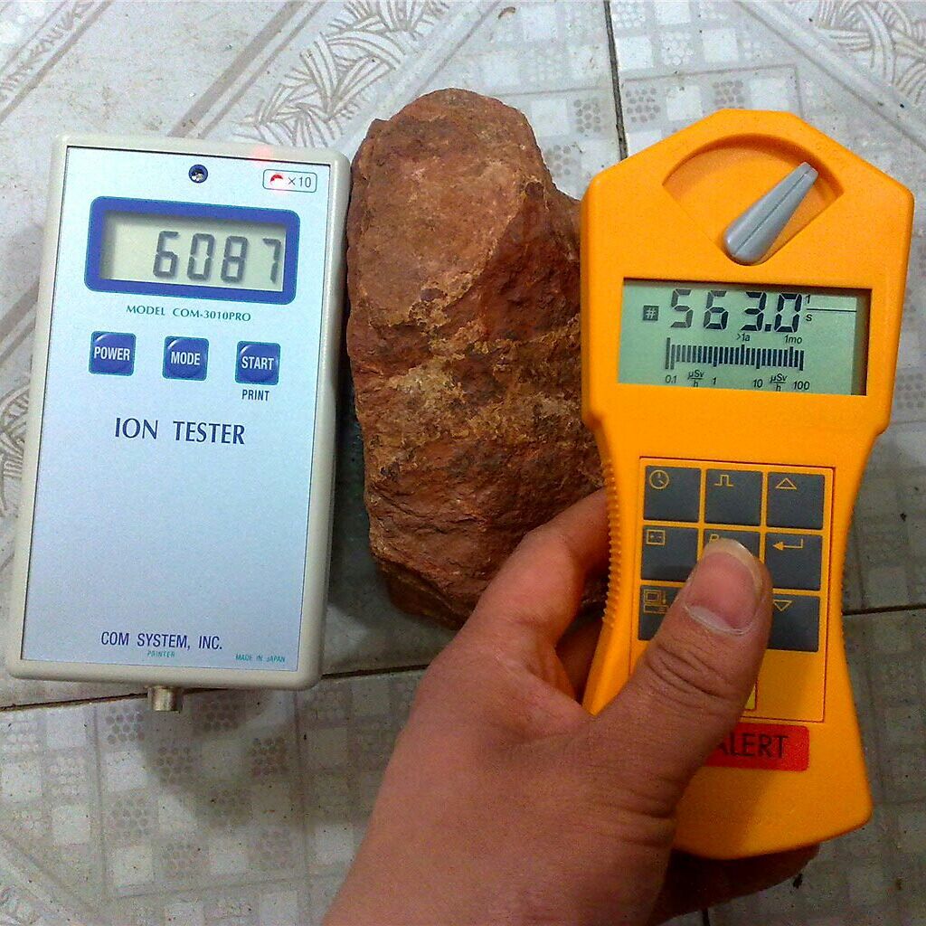 供应镭石 镭石粉 镭石原矿 镭石矿化球 高能量镭石块